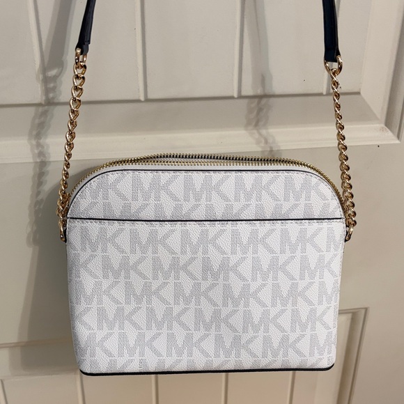 Michael Kors Center Strip White and Navy Crossbody Bag NWT Cindy LG Dome - Picture 2 of 6